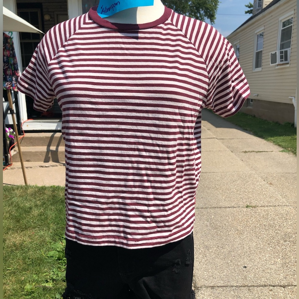 NWOT Striped Maroon and White Boxy Levi’s T-shirt